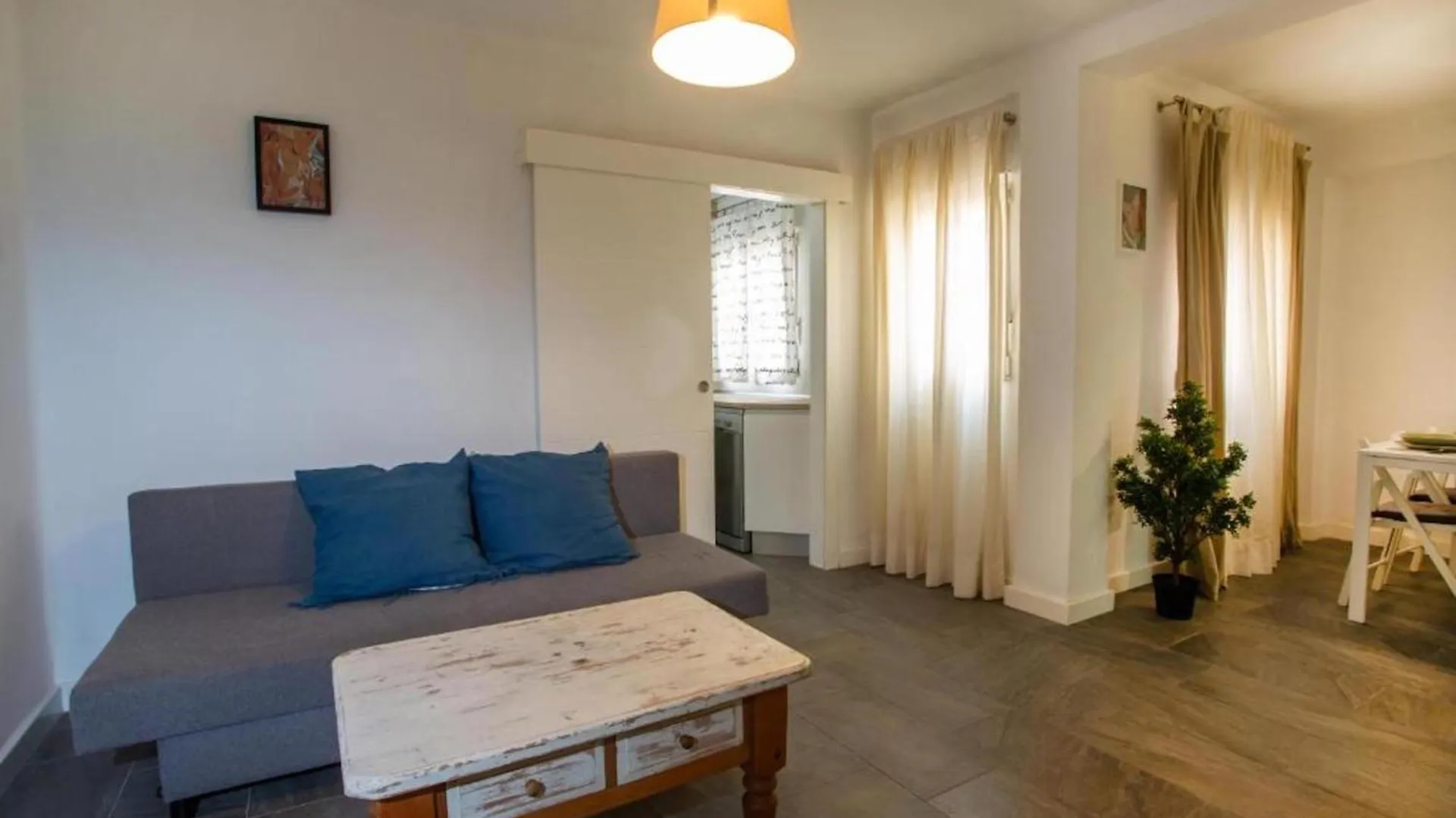 Holidays2Malaga Picasso Area Apartment