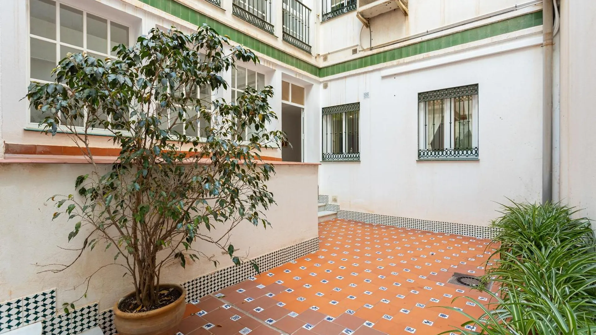 Holidays2Malaga Picasso Area Apartment